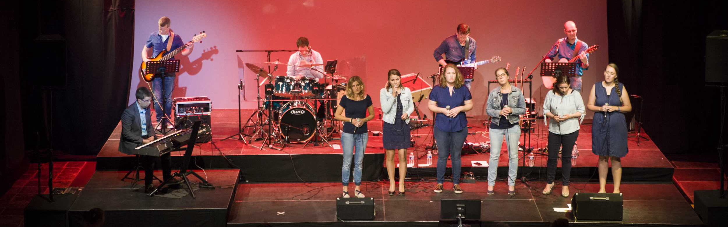 Praiseband The Bridge groepsfoto